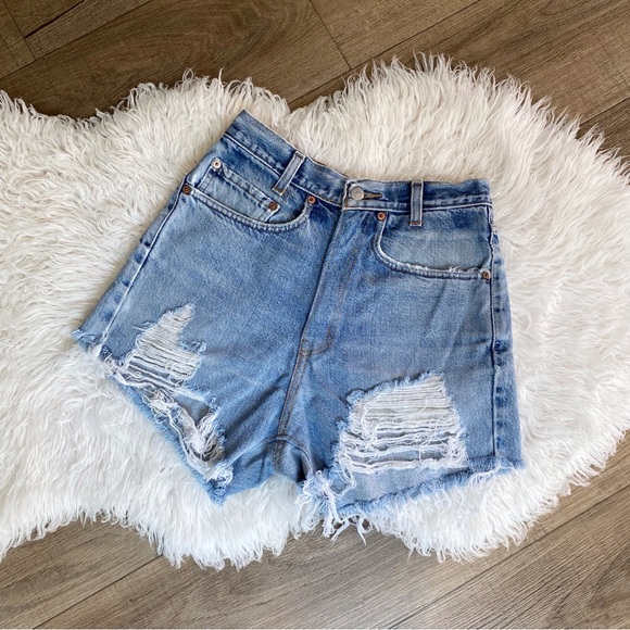 Vintage Levi's 508 Blue Distressed Denim High-Waisted Shorts - Picture 1 of 7
